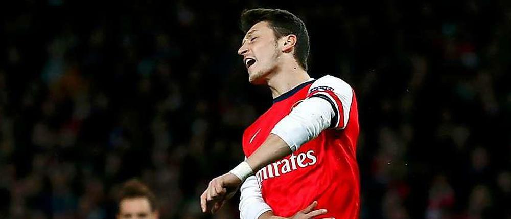 Mesut Özil war nach seinem verschossenen Elfmeter frustriert.
