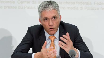 Der Schweizer Bundesanwalt Michael Lauber steht wegen Verwicklungen bei den Fußball-Ermittlungen seiner Behörde in der Kritik.