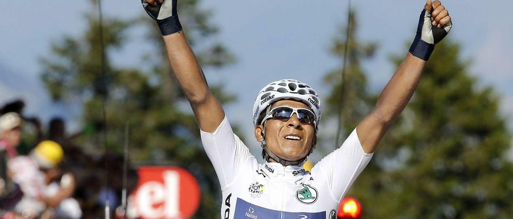 Nairo Quintana holt sich den vorletzten Etappensieg und das Bergtrikot.