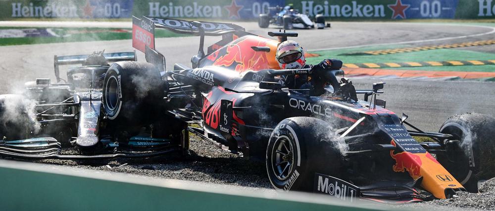 Die entscheidende Szene des Rennens ereignete sich, als Hamilton im Mercedes und Verstappen im Red Bull kollidierten.
