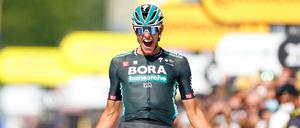 Am Ziel. Nils Politt feiert seinen Sieg bei der zwölften Etappe der Tour de France am Donnerstag.