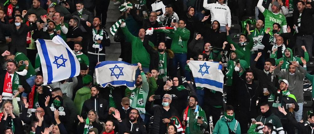 Die Fans im Block von Maccabi Haifa machten trotz der Niederlage ihrer Mannschaft eine tolle Stimmung.
