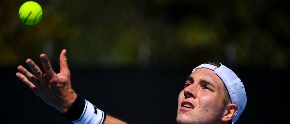 Überraschend ist der deutsche Tennisspieler Jan Lennard Struff bei den Australian Open ausgeschieden.