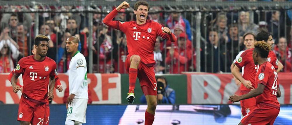 Da kann man sich schon mal freuen. Thomas Müller bejubelt sein Tor zum 1:0 und später dann den Einzug ins Finale.