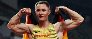 Der deutsche Leichtathlet Felix Streng ist nach seinem Sieg über die 100 Meter sichtlich mit Stolz erfüllt.