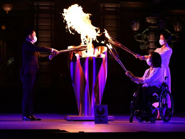 Das Entzünden des Olympischen Feuers hat Tradition. Aufgrund der Corona-Pandemie werden bei der Eröffnungszerenomie der Paralympics jedoch keine Zuschauer anwesend sein.