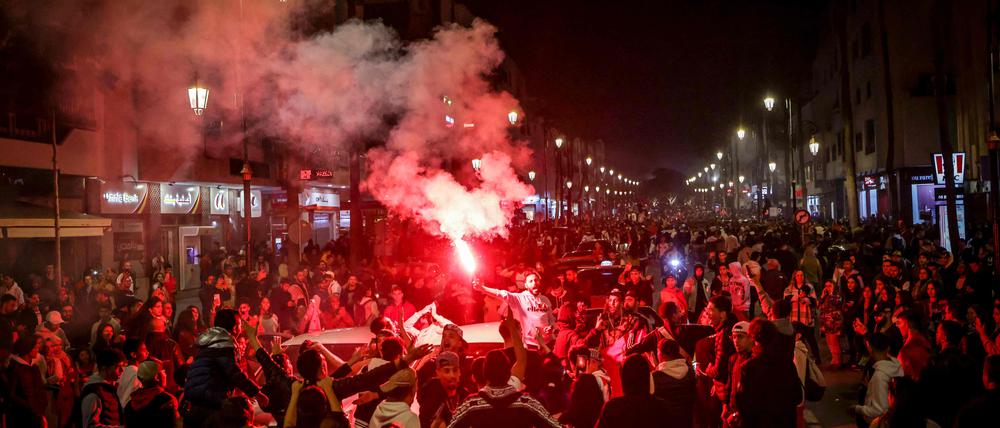 In Rabat feierten viele Marokkaner den Sieg über Spanien ausgelassen.