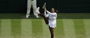 Hoch das Bein: Serena Williams zeigt sich in ihrem vierten Grand-Slam-Turnier nach der Babypause in Topform.