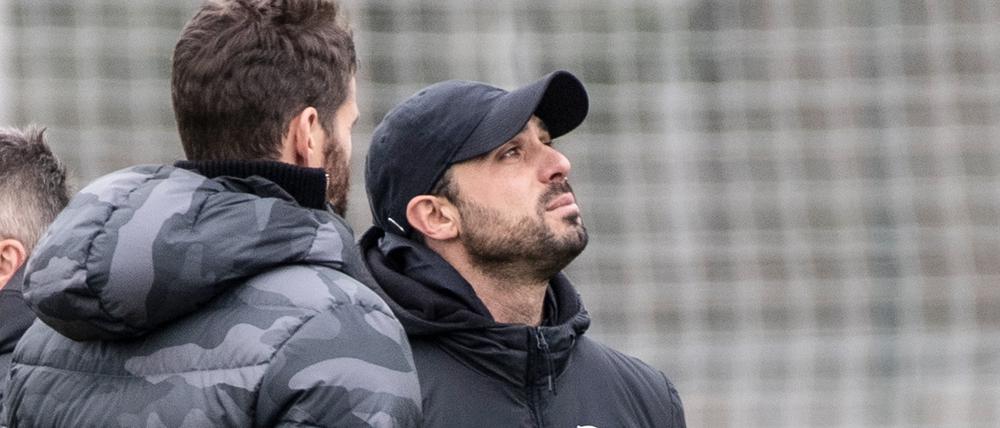 Angespannt. Alexander Nouri steht mit Hertha BSC bei Fortuna Düsseldorf unter Druck.