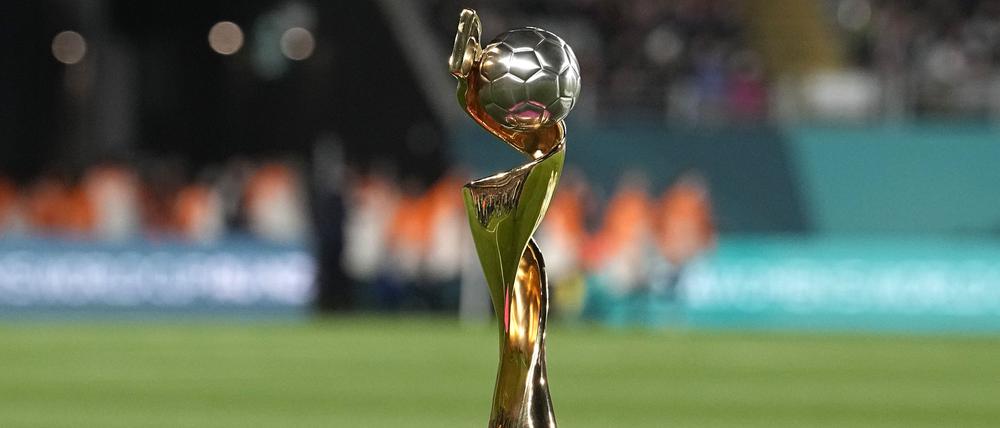 Um diesen Pokal geht es 2027 – vielleicht ja auch mit Spielen in Deutschland.