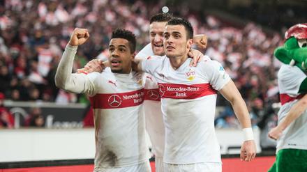 Daniel Didavi (VfB Stuttgart, li.) jubelt nach sein Treffer zum 1:0.