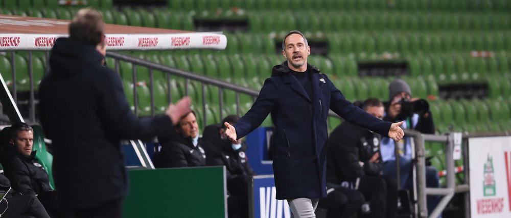Adi Hütter, dem Chefcoach von Eintracht Frankfurt, platzte am Freitagabend „der Kragen“, wie er es selbst nannte