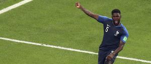 Samuel Umtiti aus Frankreich bejubelt seinen Treffer zum 1:0.