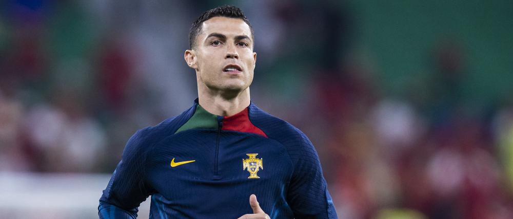 Warmlaufen für Al-Nassr. Cristiano Ronaldo könnte schon bald in Saudi-Arabien spielen.