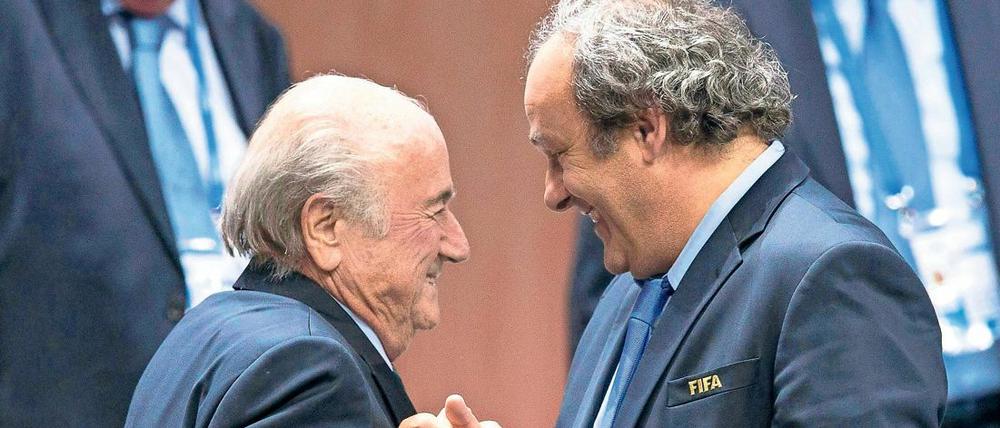 Alte Kameraden. Blatter (links) und Platini.
