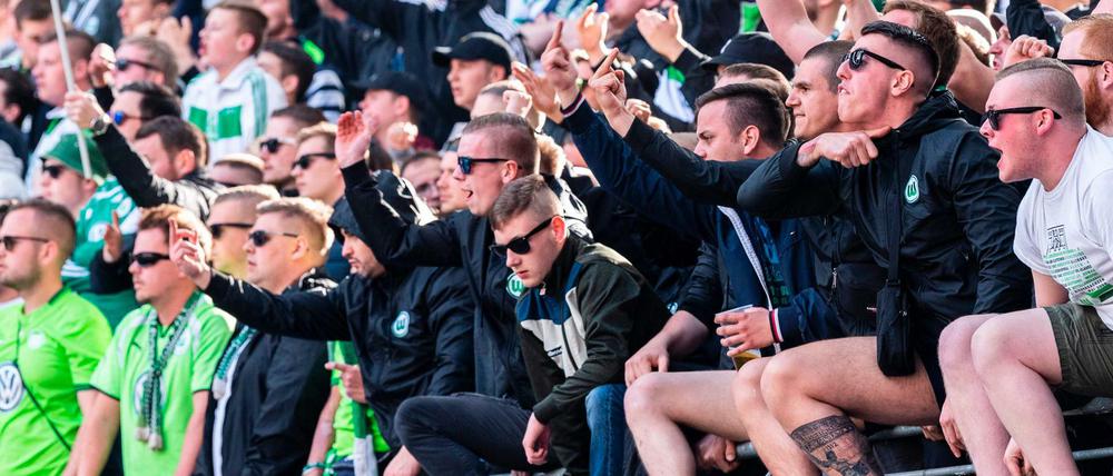 Schnauze voll. Wolfsburger Anhänger nach dem 1:4 ihrer Mannschaft bei RB Leipzig.