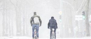 Suboptimale Bedingungen: Nur die "echten Radfahrer" lassen sich von solchen winterlichen Temperaturen nicht beirren. 