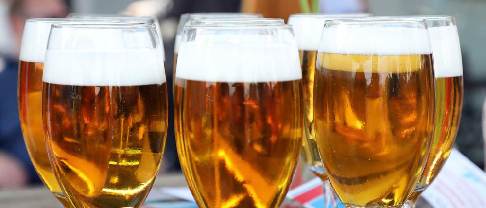 Durst auf Bier? In der Coronakrise trinken die Menschen lieber zu Hause als in der Kneipe. 