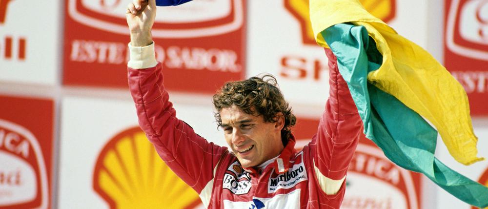 Formel-1-Weltmeister Ayrton Senna gewinnt den Großen Preis von Brasilien 1993.