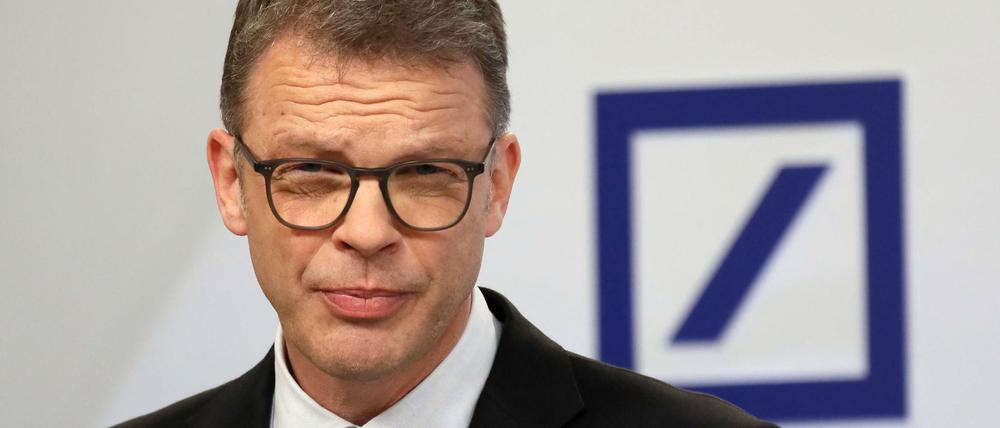 Vorstandschef Christian Sewing erhielt 2019 gut fünf Millionen Euro.