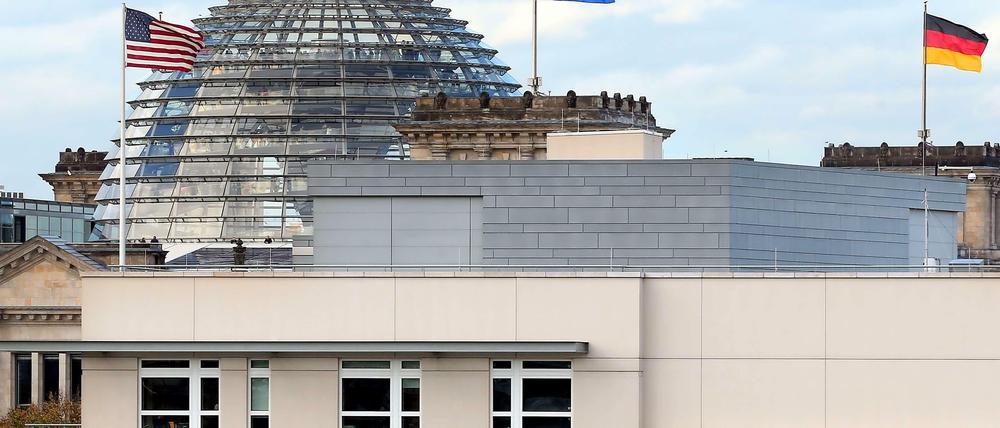 Nur wenige hundert Meter Luftlinie trennen die US-Botschaft vom Reichstagsgebäude (im Hintergrund). 
