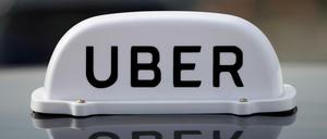 Im Stil eines Taxis: das Logo des Fahrdienstes Uber