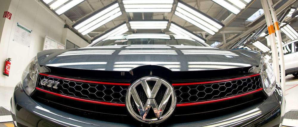 Trotz Absatzschwäche konnte Volkswagen in den ersten sechs Monaten mehr Autos verkaufen als der Marktführer Toyota.