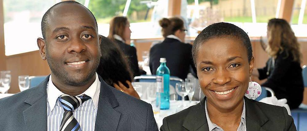 Ein Jahr Praktikum. Willis Omondi Ogutu und Lillian Kegera Mong'osi haben bereits in ihrem Heimatland Kenia Karriere gemacht. Nun haben sie bei Bayer und der Deutschen Bahn wichtige Auslandserfahrung gesammelt. 