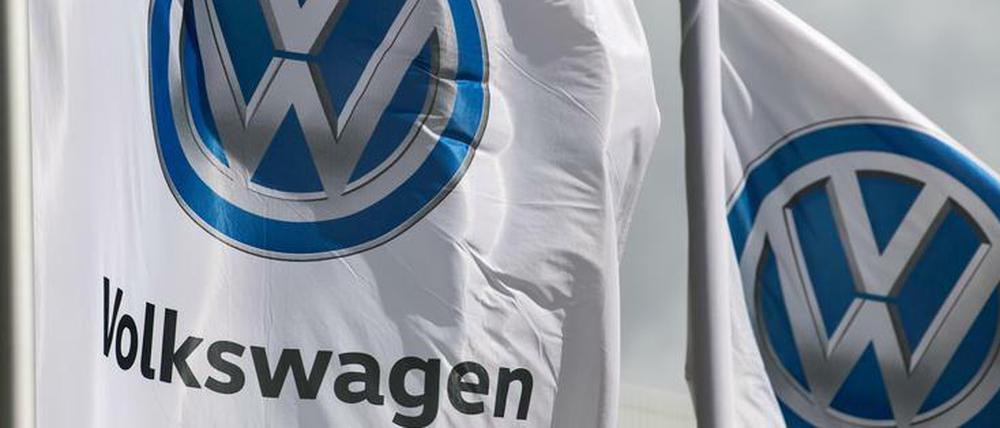 Im VW-Konzern gibt es schwere Konflikte zwischen Management und Betriebsrat. 