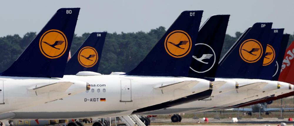Lufthansa-Aktionäre stimmen für staatliches Rettungspaket.