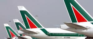 Flugzeuge der Alitalia auf dem Flughafen ´Leonardo da Vinci» in Rom. 