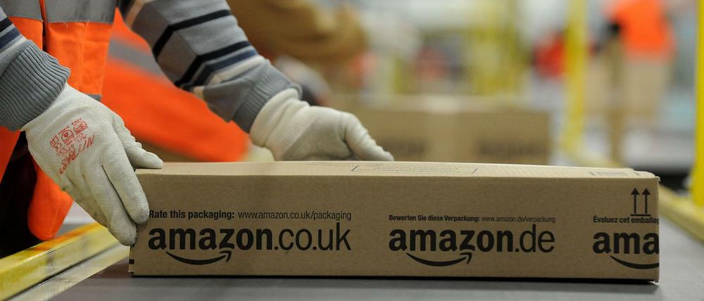 In der Kritik: Amazon soll tausende Waren in Serie vernichten.
