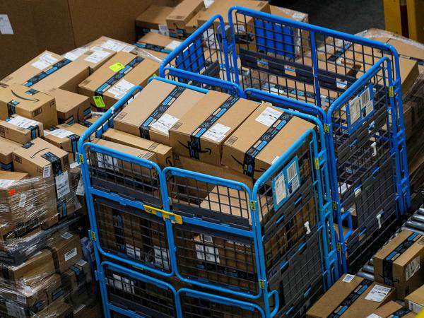 Der Onlinehandel erwartet ein umsatzstarkes Weihnachtsgeschäft - Amazon dürfte stark profitieren. 