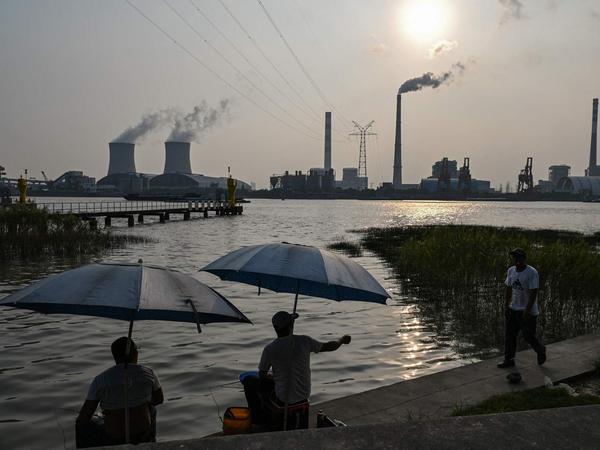 Mehr als 1000 Kohlekraftwerke laufen derzeit in China.