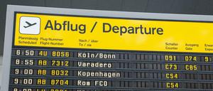 Eine Anzeigetafel am Flughafen Tegel.