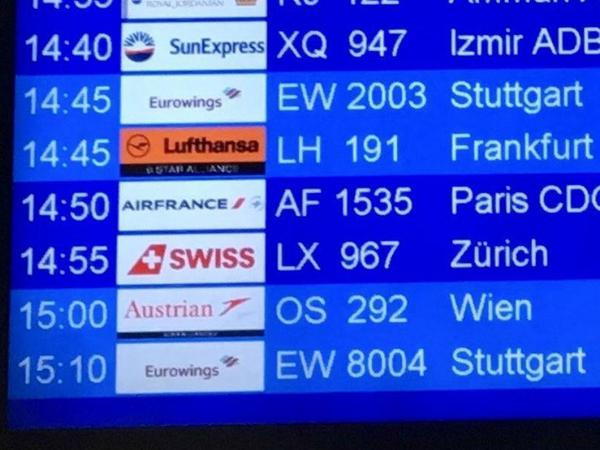 Anzeigetafel am Flughafen Berlin-Tegel am 30. November 2017. Natürlich keine Air-Berlin Flüge mehr, dafür viele von Airlines der Lufthansa-Gruppe: Lufthansa, Eurowings, Swiss, Austrian...