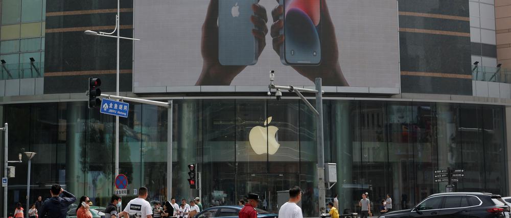 Wegen anhaltender Spannungen mit dem Westen verbietet China Insidern zufolge immer mehr Staatsbediensteten die Nutzung von iPhones (Symbolbild).