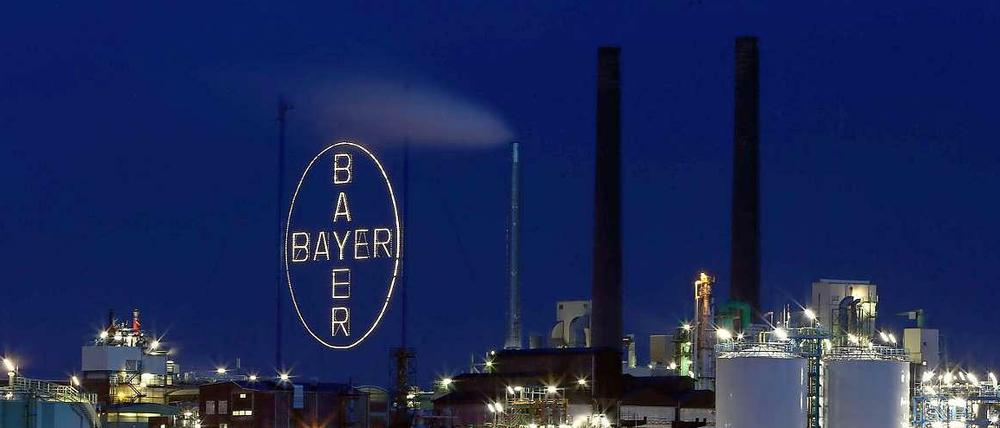 Berühmt: das Bayer-Kreuz in Leverkusen.