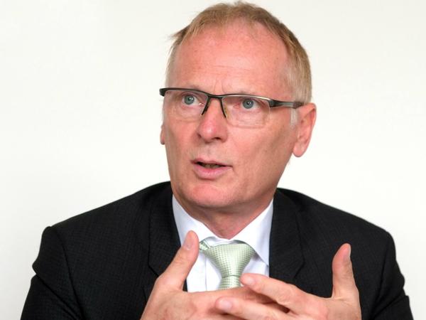 Chefaufseher Jochen Homann: Die Anbieter versprechen oft mehr als sie halten, kritisiert der Präsident der Bundesnetzagentur. 
