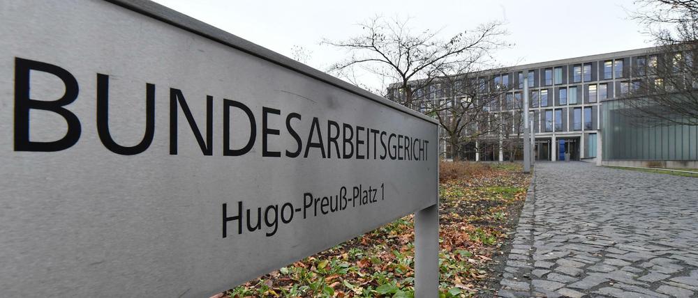 Das Bundesarbeitsgericht in Thüringens Landeshauptstadt Erfurt urteilte am Dienstag über eine Klausel in einem Vertrag für eine Hinterbliebenenrente.