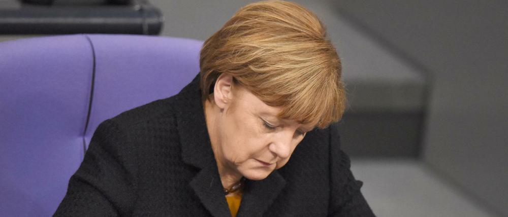 Digitalisierung ist für Kanzlerin Angela Merkel "Chefsache" - doch in der Regierung herrscht Kompetenzwirrwarr: In den insgesamt 14 Bundesministerien beschäftigen sich 482 Mitarbeiter verteilt auf 244 Teams in 76 Abteilungen mit digitalen Fragen. 