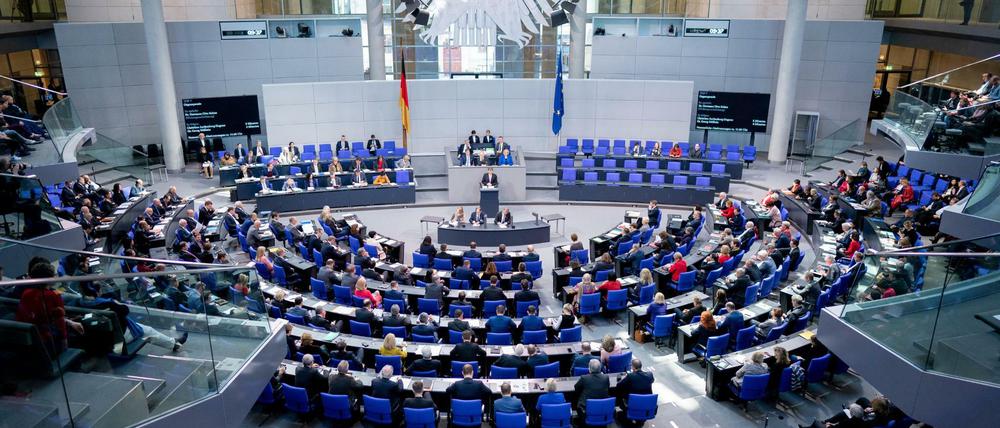 Groß, größer, jetzt in Europa auch am größten - der Bundestag (709) hat nach dem Brexit mehr Sitze als das EU-Parlament (705).