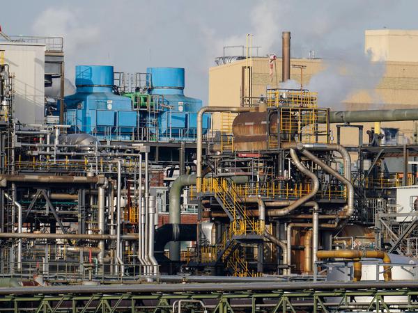 Die chemische Industrie, im Bild das BASF-Werk in Ludwigshafen, ist der größte Gasverbraucher hierzulande. 