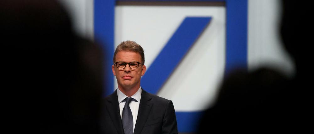 Christian Sewing verkleinert die Deutsche Bank deutlich. 18.000 Stellen fallen weg.