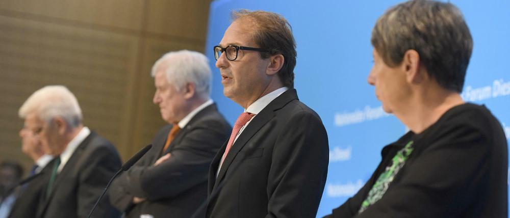 Bundesverkehrsminister Alexander Dobrindt (CSU) im Fokus beim Diesel-Gipfel.