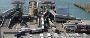 Der Brexit lässt Exporte sinken: Lastwagen werden am britischen Hafen von Dover abgefertigt (Archivbild). 