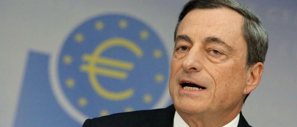 Der Euro im Fokus: EZB-Chef Mario Draghi sorgt sich um die Preisstabilität in der Euro-Zone. Deshalb will er eingreifen. 