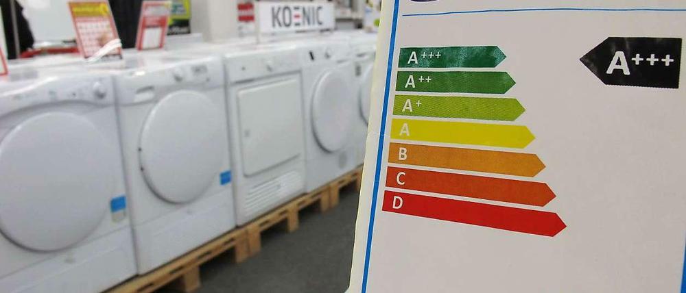 Mit der Kennzeichnung von großen Haushaltsgeräten wie Kühlschränken und Waschmaschinen hat die Umsetzung der Ökodesign-Richtlinie der Europäischen Union begonnen. Die Effizienzvorgaben für Produkte erfassen inzwischen eine Vielzahl von Produkten und haben viel Energie eingespart. 
