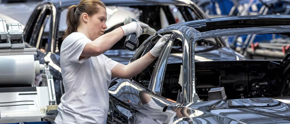 Weniger Produktion, weniger Export. Die deutschen Autobauer treten kürzer.