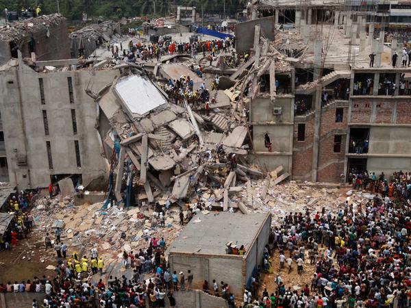 Die Katastrophe: Am 24. April 2013 stürzte die neunstöckige Textilfabrik Rana Plaza ein, 1134 Menschen starben.